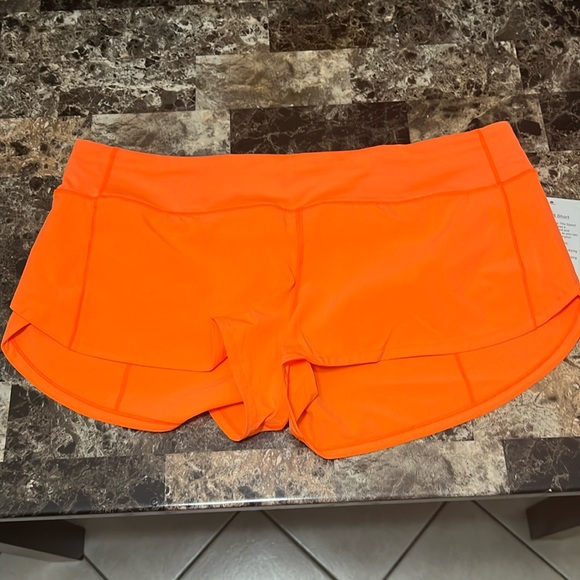 LULULEMON SPEED UP LOW RISE SHORT 2.5” SIZE 12 ORANGE COLOR NWT - Picture 2 of 6